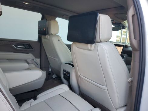 Certified 2025 GMC Yukon XL Denali w/ Denali Reserve Package image 25