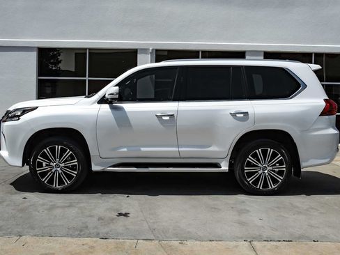 Used 2021 Lexus LX 570 4WD w/ Luxury Package image 16