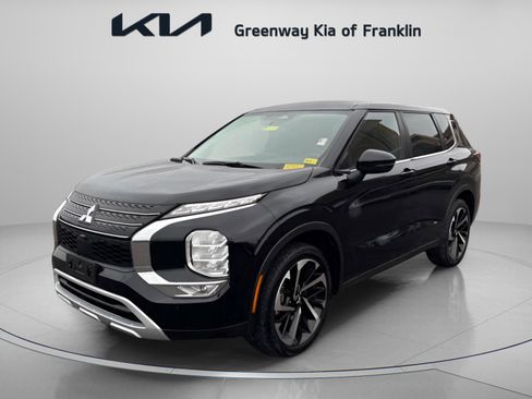 Used 2024 Mitsubishi Outlander SE image 3