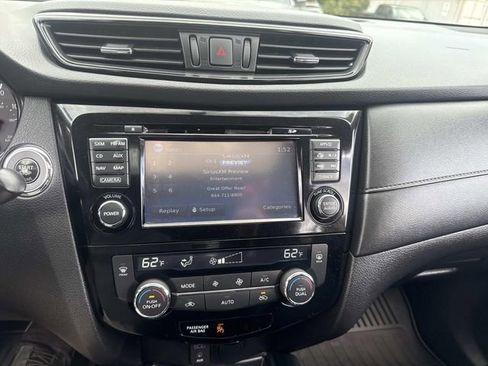 Used 2017 Nissan Rogue SV image 26