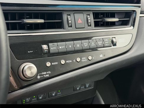 Used 2025 Lexus ES 300h w/ Premium Package FWD image 29