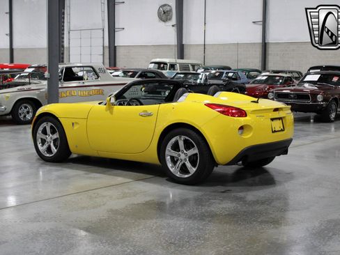 Used 2008 Pontiac Solstice GXP w/ Premium Package image 3