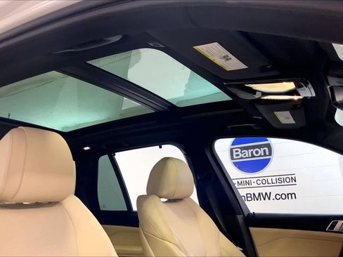 Used 2022 BMW X5 xDrive40i w/ M Sport Package image 13