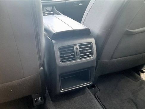 Used 2025 Nissan Rogue S FWD image 10