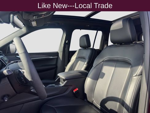 Used 2025 Jeep Grand Cherokee Limited w/ Luxury Tech Group II AWD/4WD image 9