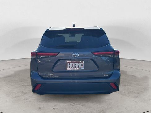 Used 2022 Toyota Highlander XLE image 4