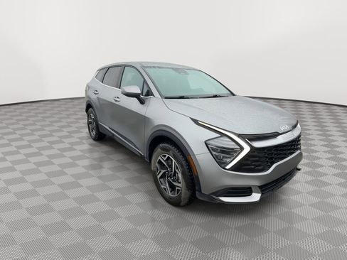 Used 2024 Kia Sportage LX image 2