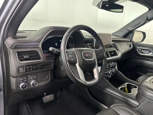 Used 2022 GMC Yukon XL SLT w/ SLT Premium Package image 13