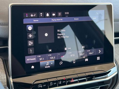 Used 2024 Jeep Compass Latitude image 18