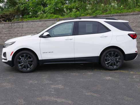 Used 2023 Chevrolet Equinox RS AWD/4WD image 3