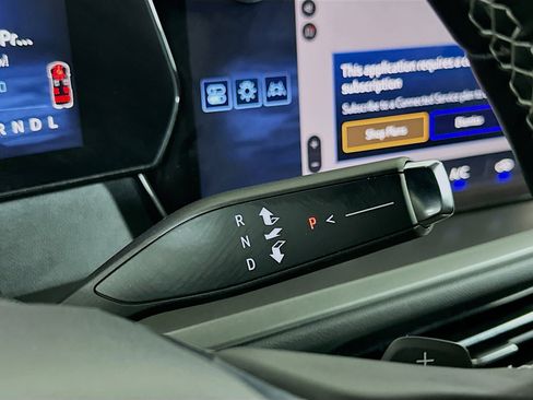 Used 2025 Chevrolet Traverse LT image 25