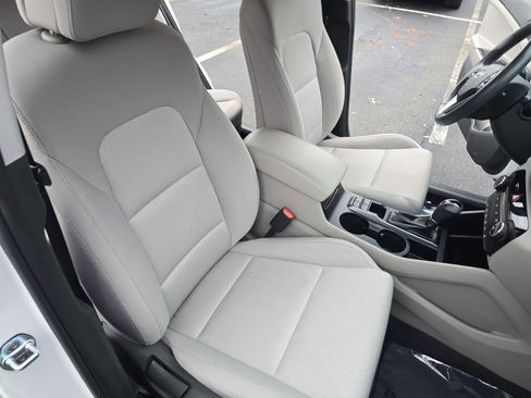 Used 2017 Hyundai Tucson Sport image 10