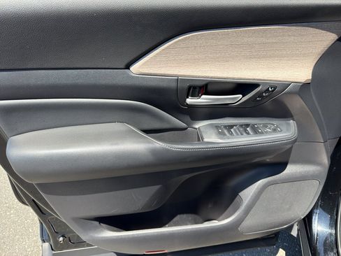 Used 2025 Toyota Grand Highlander AWD Hybrid image 9