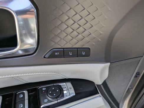Certified 2025 Kia Sorento SX Prestige AWD/4WD image 23