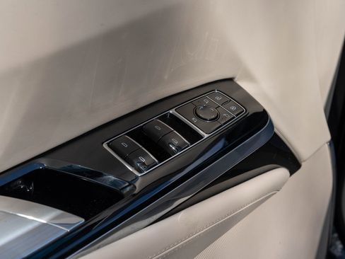 Used 2025 Cadillac Escalade Sport Platinum w/ LPO, ONYX Package image 17