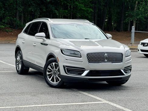 Used 2019 Lincoln Nautilus Select FWD image 3