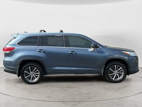 Used 2018 Toyota Highlander XLE AWD/4WD image 4