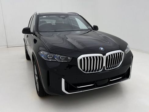 Certified 2026 BMW X5 xDrive40i w/ Premium Package AWD/4WD image 3