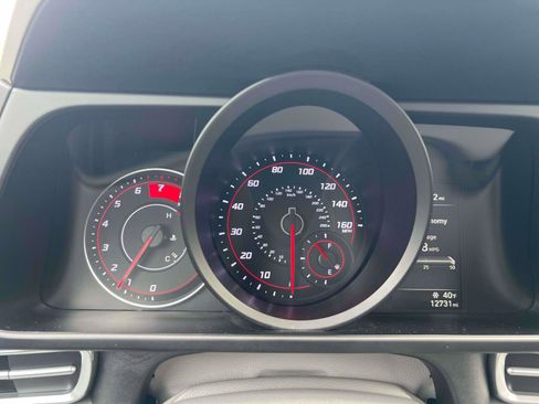 Used 2023 Hyundai Elantra SEL image 14