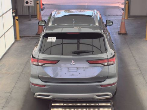 Used 2023 Mitsubishi Outlander SE image 6