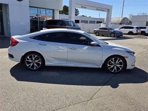 Used 2019 Honda Civic Touring image 15