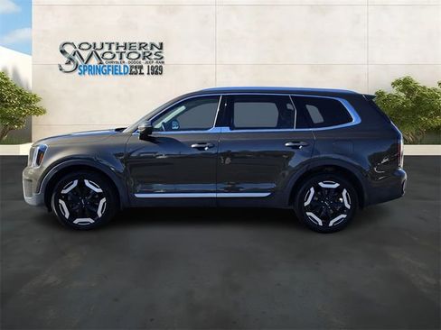 Used 2023 Kia Telluride EX w/ EX Captain's Chair Package image 2