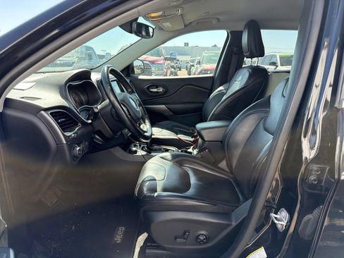 Used 2019 Jeep Cherokee Limited AWD/4WD image 2