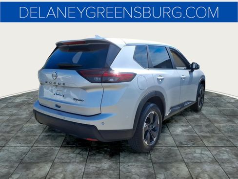 Used 2024 Nissan Rogue SV AWD/4WD image 3