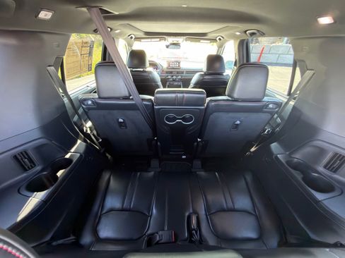 Used 2025 Honda Pilot Black Edition image 36