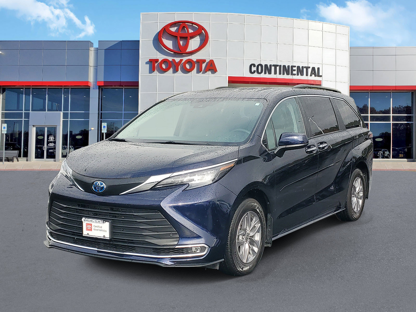 Certified 2024 Toyota Sienna XLE AWD/4WD image 3