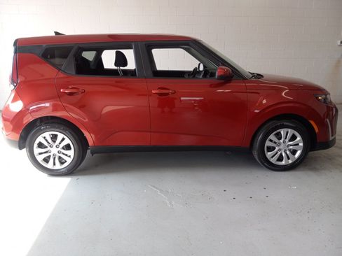 Certified 2023 Kia Soul LX FWD image 2