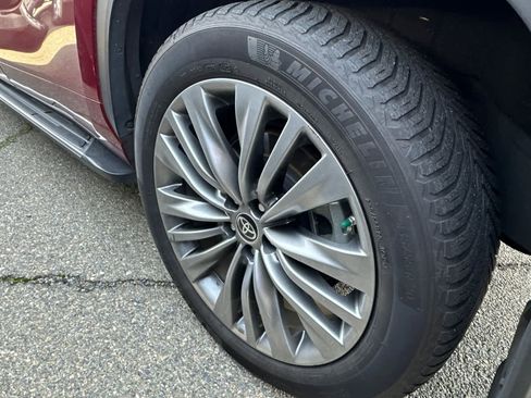 Used 2021 Toyota Highlander Platinum image 18