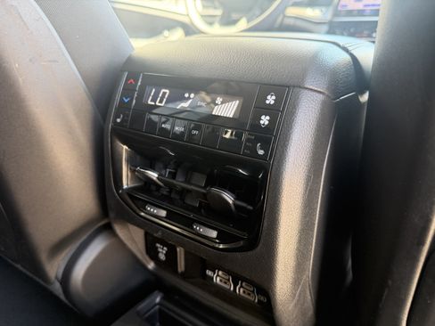 Used 2023 Jeep Grand Cherokee L Limited AWD/4WD image 29