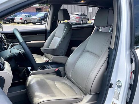 Used 2024 Honda Odyssey Elite image 17