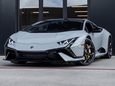 Used 2023 Lamborghini Huracan Tecnica image 1