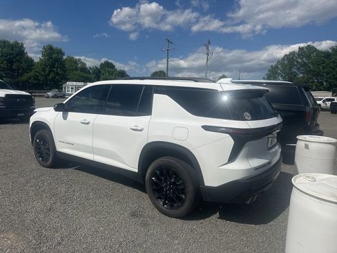 Used 2024 Chevrolet Traverse LT w/ Midnight/Sport Edition AWD/4WD image 5