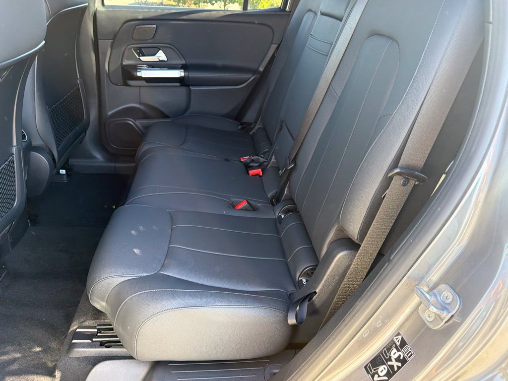 Used 2023 Mercedes-Benz EQB 300 4MATIC image 32