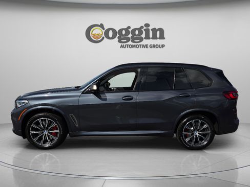 Used 2022 BMW X5 M50i image 3
