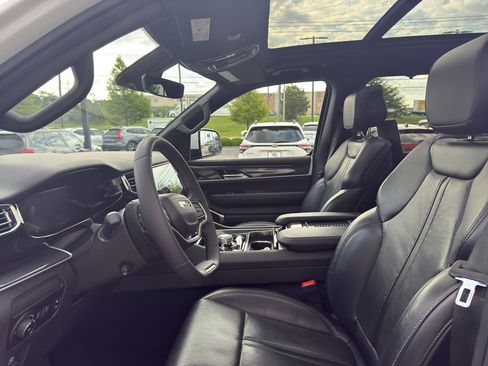 Used 2022 Jeep Wagoneer Series I w/ Convenience Group I AWD/4WD image 9