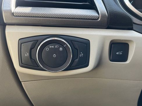 Used 2019 Ford Fusion SE image 14