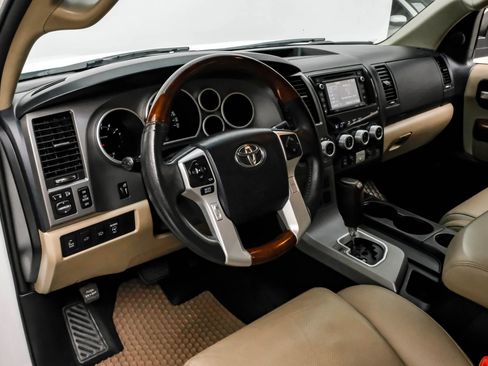 Used 2017 Toyota Sequoia Platinum AWD/4WD image 2