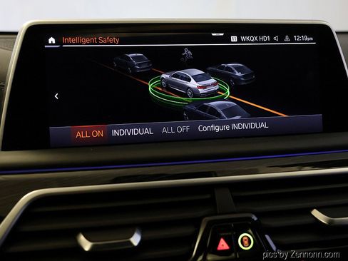 Certified 2022 BMW 750i xDrive w/ Executive Package image 25