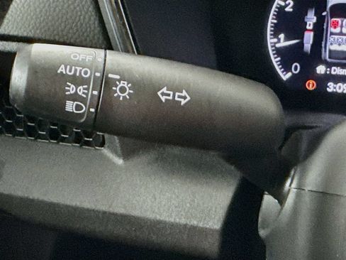 Used 2024 Honda CR-V LX image 12