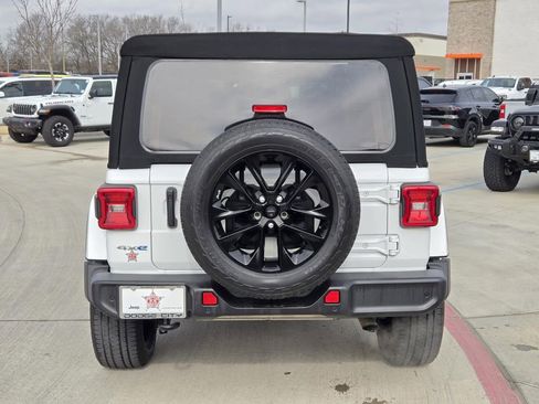 Used 2021 Jeep Wrangler Unlimited Sahara w/ Safety Group image 5