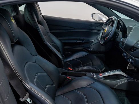 Used 2018 Ferrari 488 GTB image 8