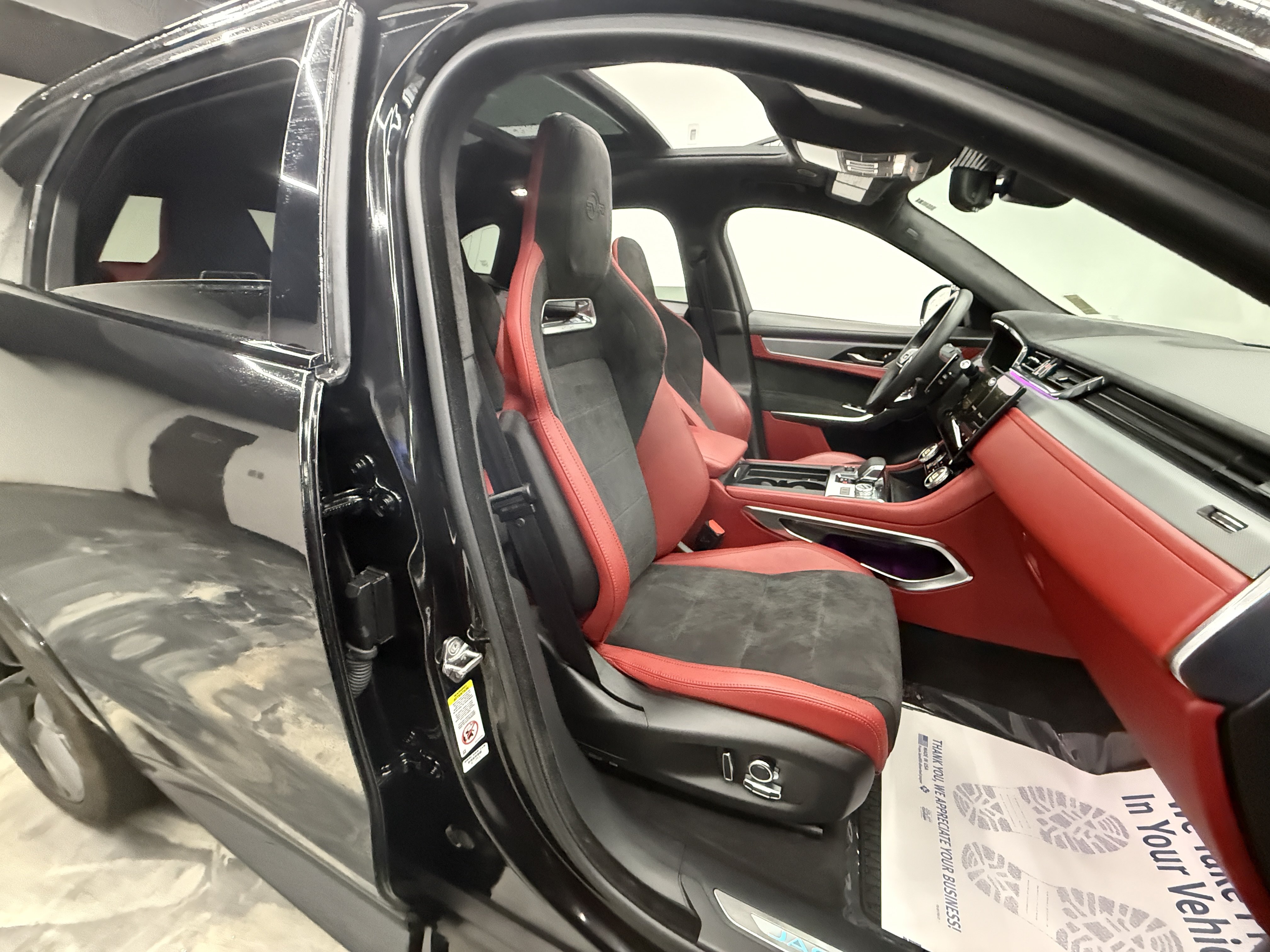 Used 2024 Jaguar F-PACE SVR AWD/4WD image 19