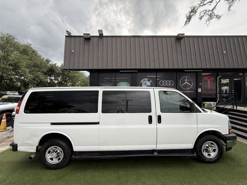 Used 2020 Chevrolet Express 3500 LT w/ LT Preferred Equipment Group RWD image 8