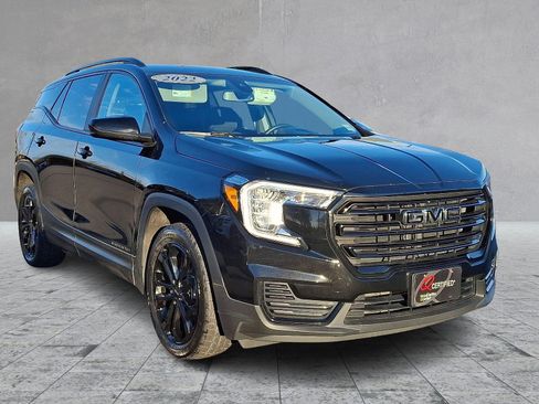 Used 2022 GMC Terrain SLE w/ Driver Convenience Package image 2