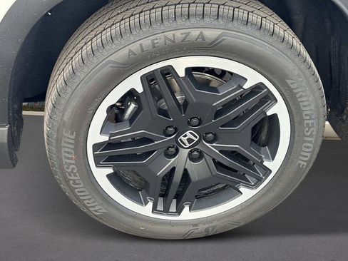 New 2026 Honda Pilot Touring image 9