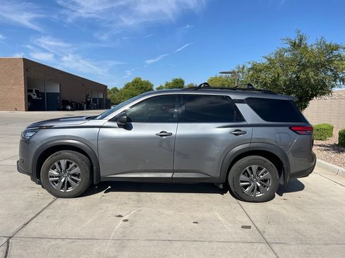 Used 2024 Nissan Pathfinder SV FWD image 8